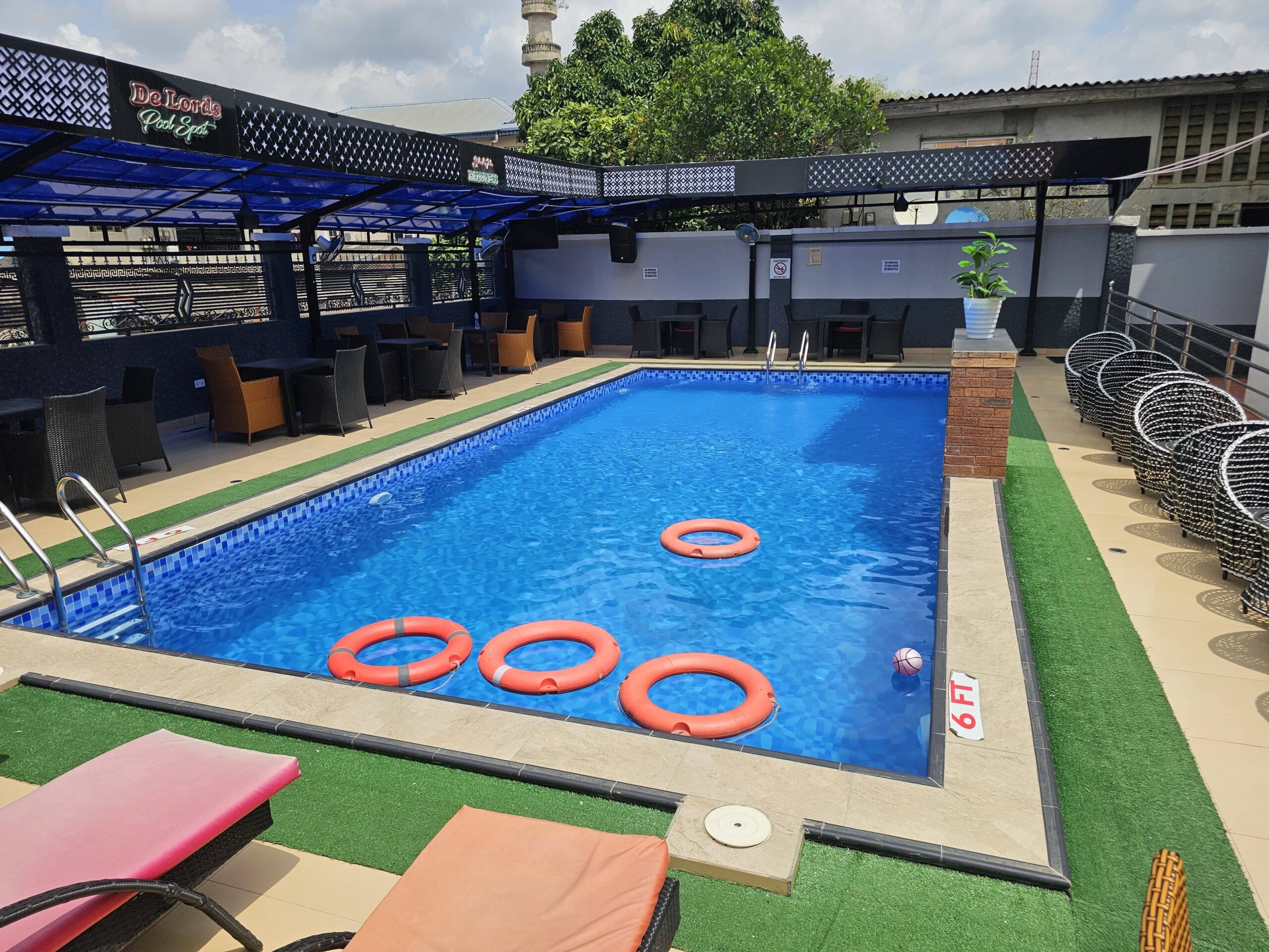 Pool 01