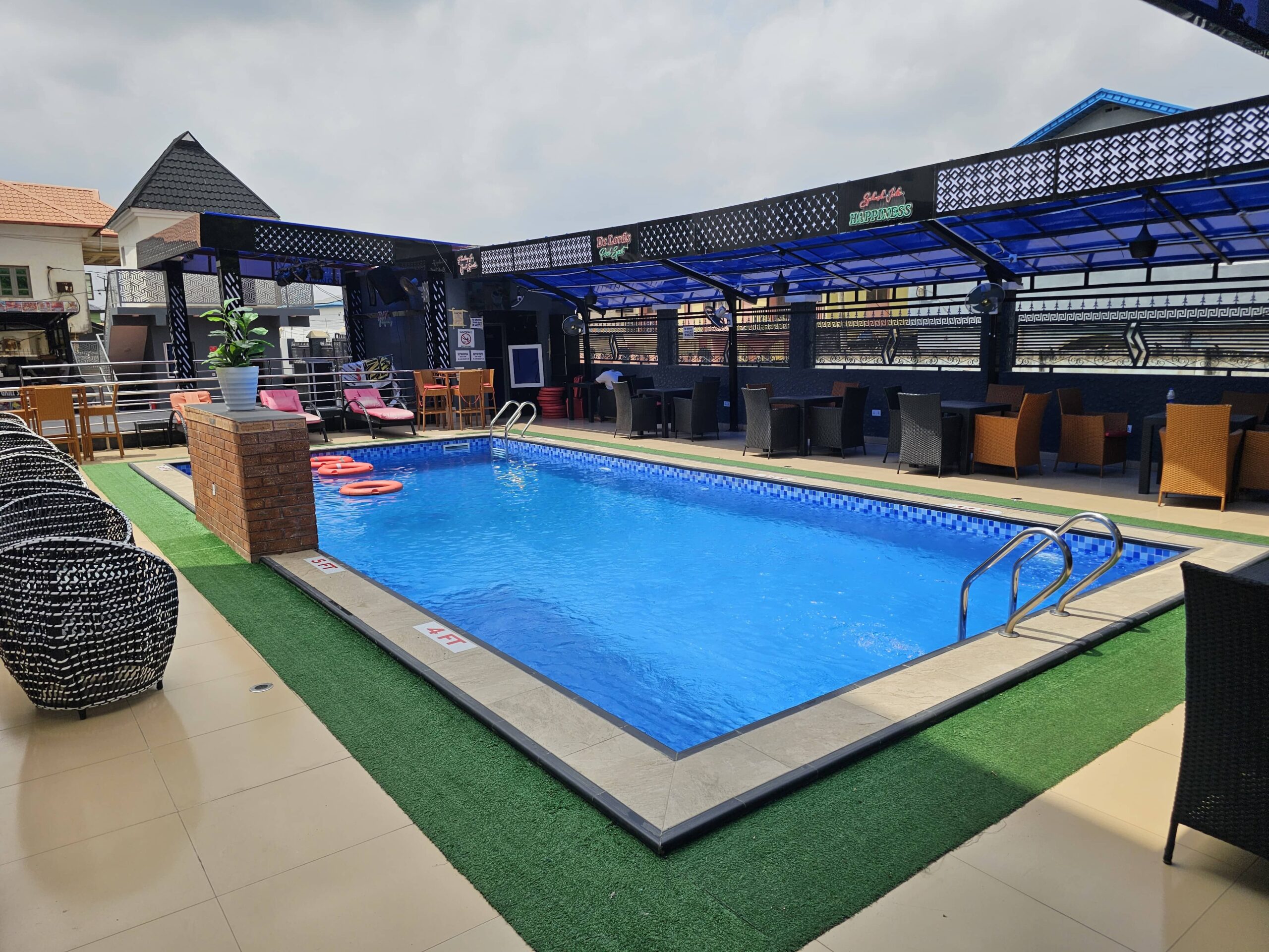 Pool 02